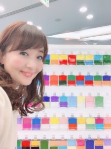 探偵業とオーラソーマ（カウンセリング）は弊社では共通のカテゴリーの中にあります。